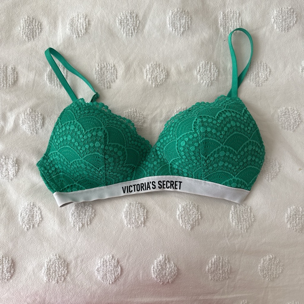 Green Victoria's Secret lightly padded bra 
Size: 34C